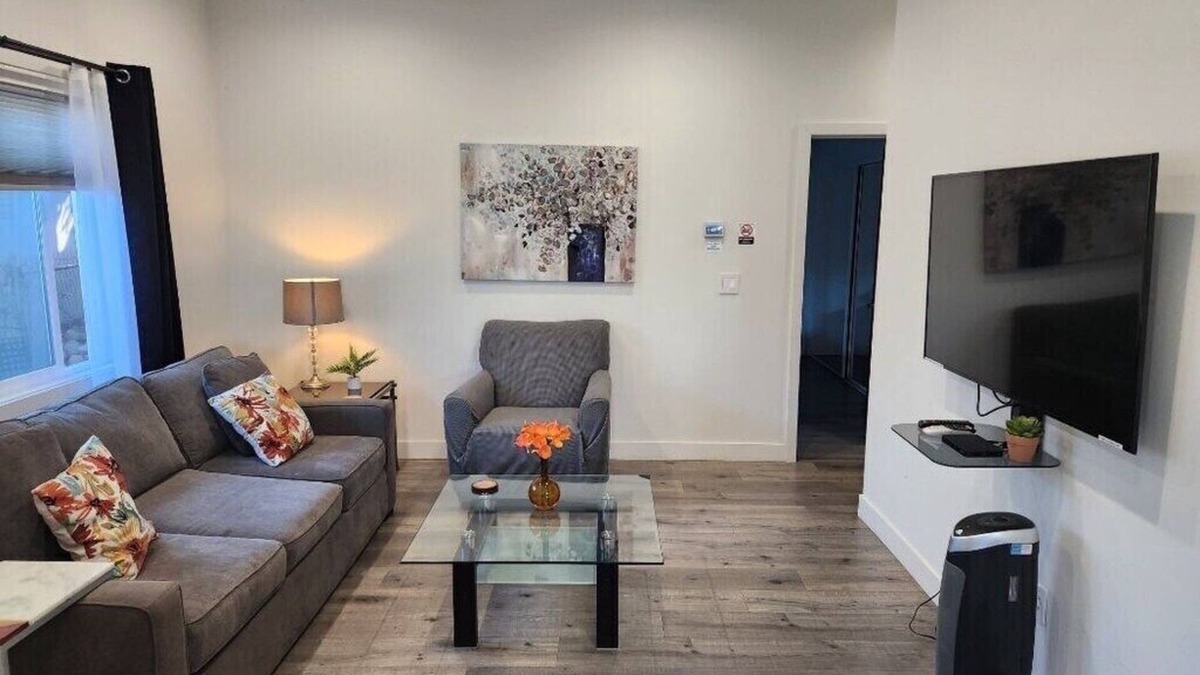 Northridge Apartment | 1BD/1BTH Unit/Queen Bed/Queen Sofa Bed/Wi-Fi/PARKING/EV/UTILITIES