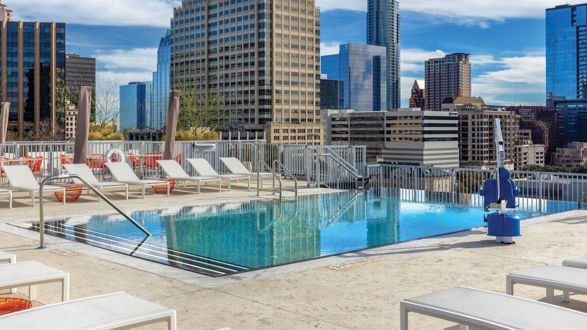 Civic District Resort | 1BD/Austin - Rooftop Pool & Firepit, BBQ!