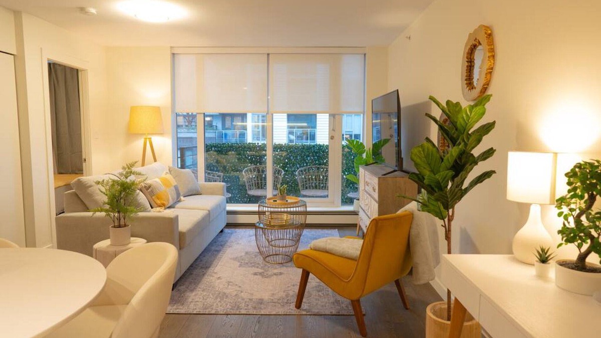 Chinatown Apartment | 1BD Downtown Vancouver Condo with Free Parking
