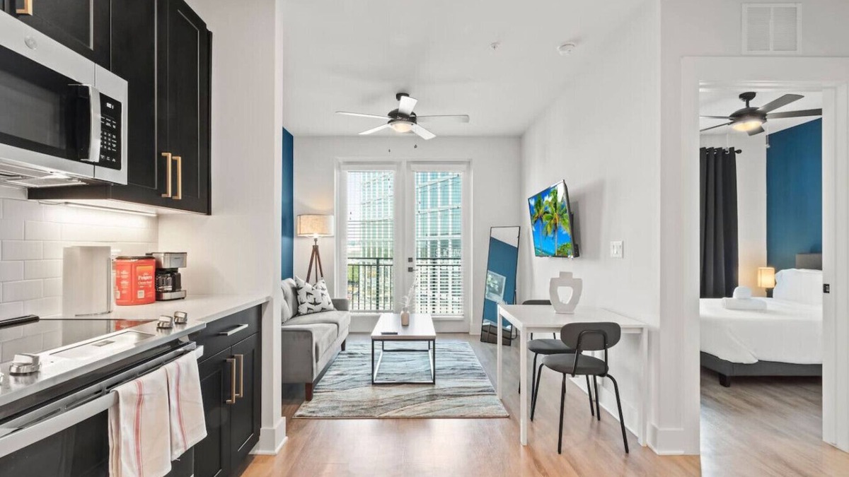 North Hyde Park Apartment | 1BD in the Heart of Tampa | Luxury Travel | Gym