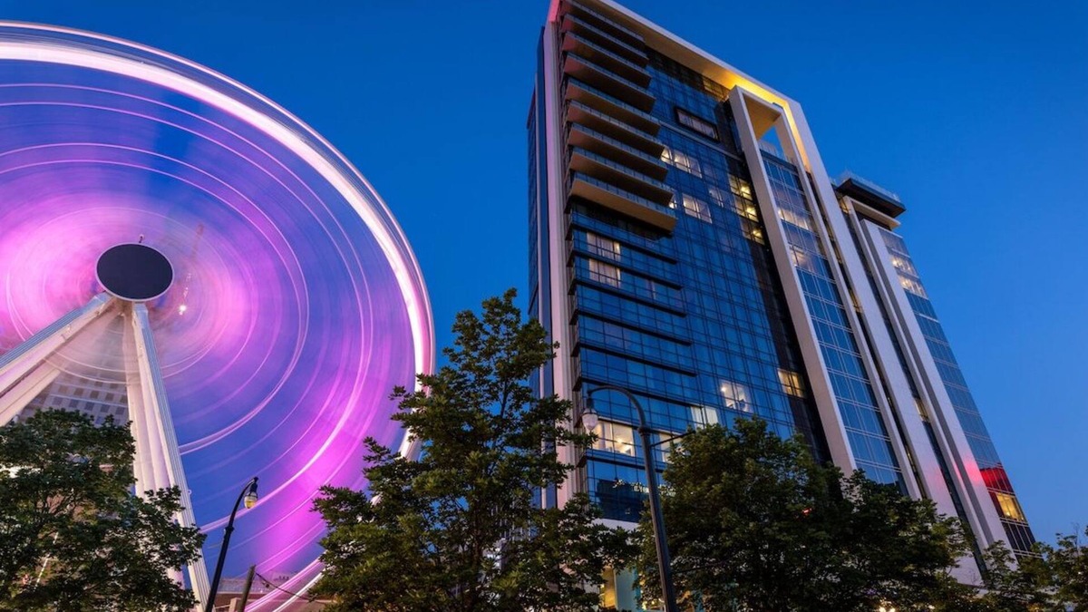 Downtown Atlanta Hotel | 1BD Presidential Suite/Atlanta - Downtown Location w/Rooftop Pool!