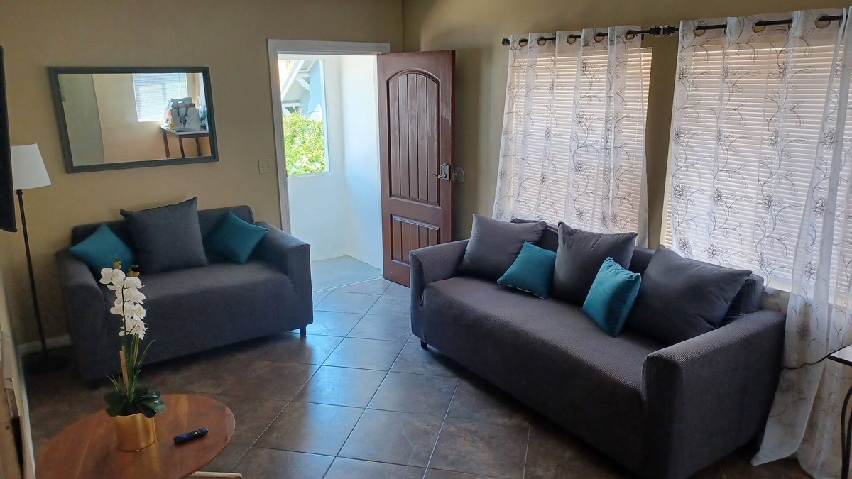 Boyle Heights Apartment | 1BDR Apartment Centrally Located in Boyle Heights