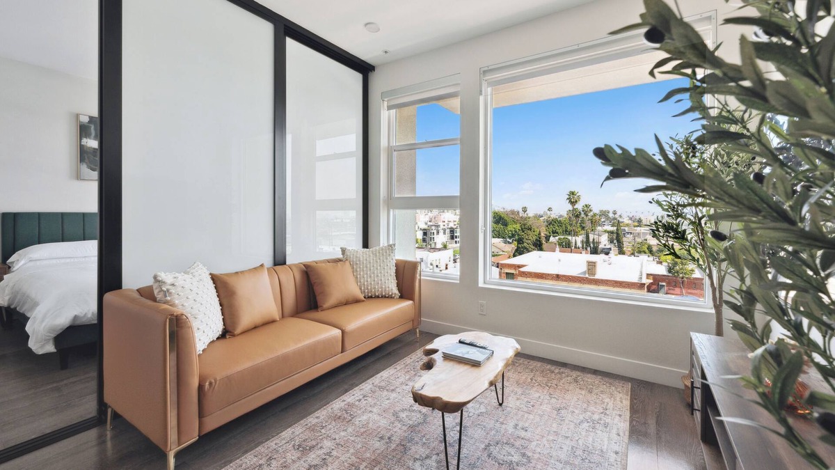 Beverly Grove Apartment | 1bdr getaway in Hollywood w/Free Parking, Gym, Pool