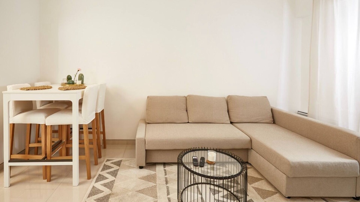 Mea She'arim Apartment | 1BDR Haneviim Street Brand New