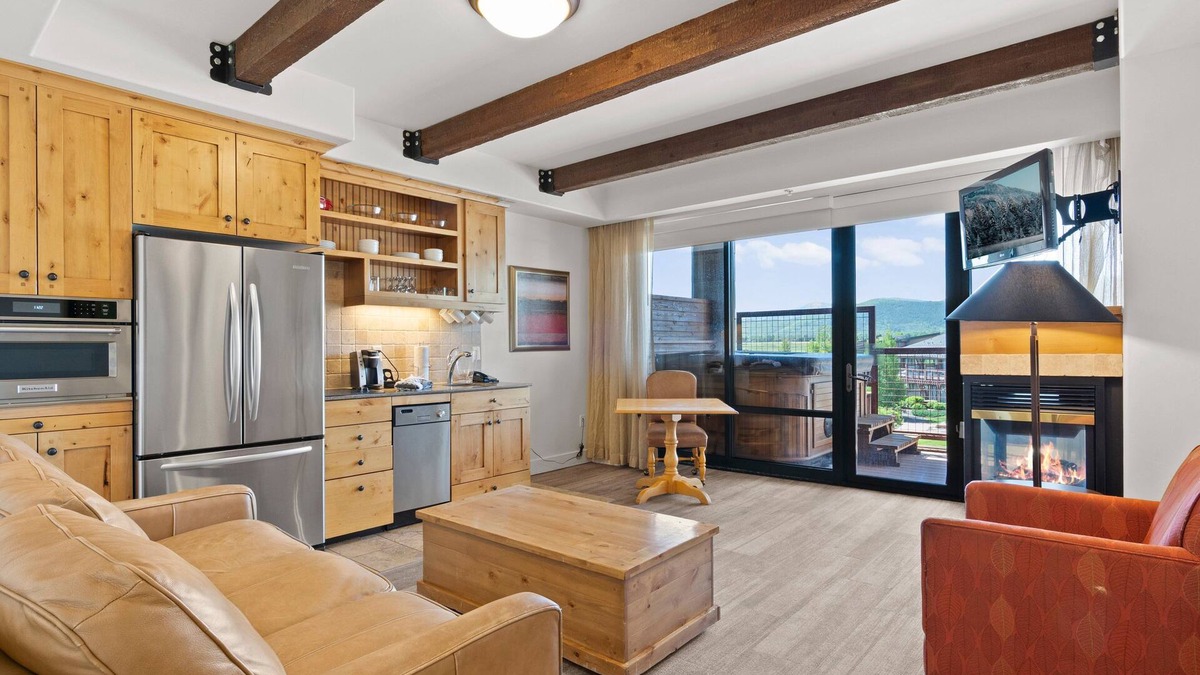 Kimball Junction Condo | 1Bdrm Hideaway | Private Hot Tub, King Bed, Fireplace + Great Spot