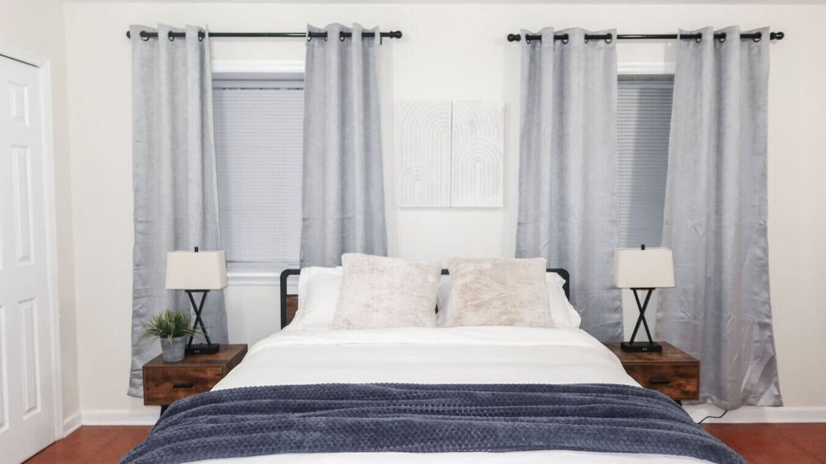 Forest Hill Apartment | 1Bed 1Bath Apt near EWR, Parking 18' from Penn St.