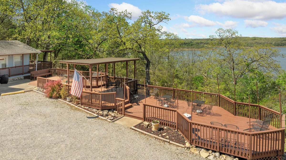 Diamond City Cabin | 1bed/1bath cabin with beautiful views of Bull Shoals Lake.