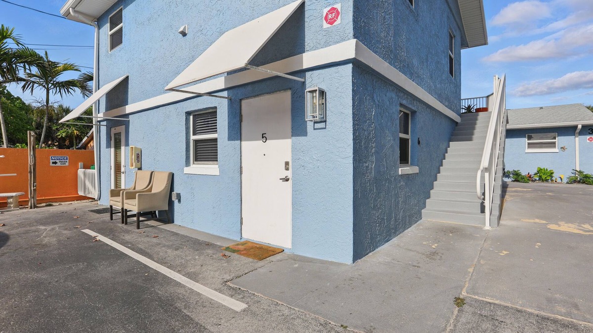 Cocoa Beach Cottage | 1Bed/1Bath, Downstairs, Steps to the Ocean, Perfect for Couples!