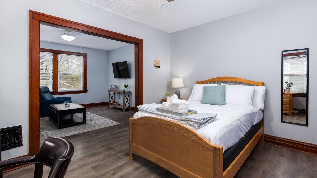 St. Louis Apartment | 1bed/1bath with laundry in Princeton Heights