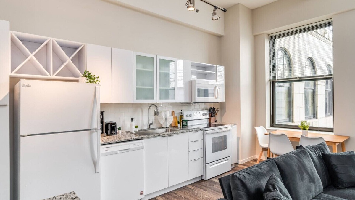 Downtown Cincinnati Apartment | 1Bedroom w/Pool and Sky Lounge Access in the CBD