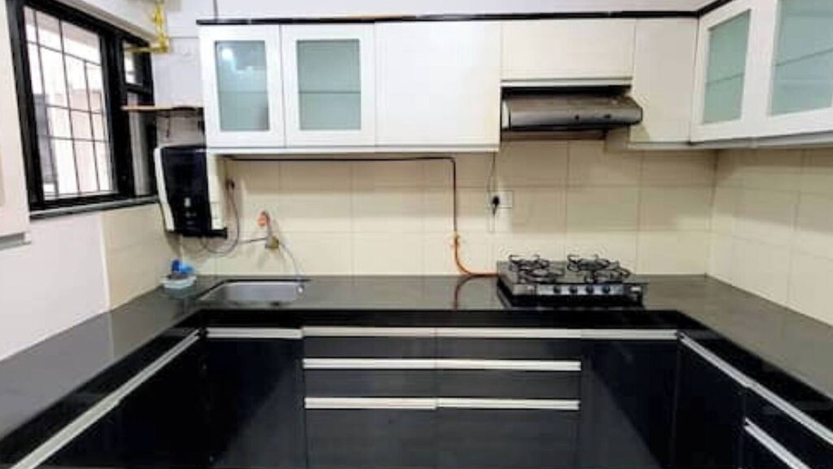 Baner Apartment | 1BHK AC Suite with Kitchen at Hi St