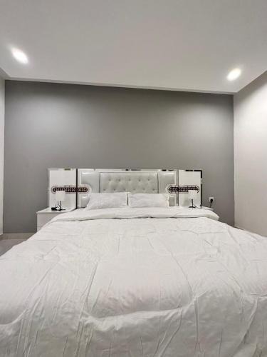 Al Ghubrah Ash Shamaliyyah Apartment | 1bhk on beach