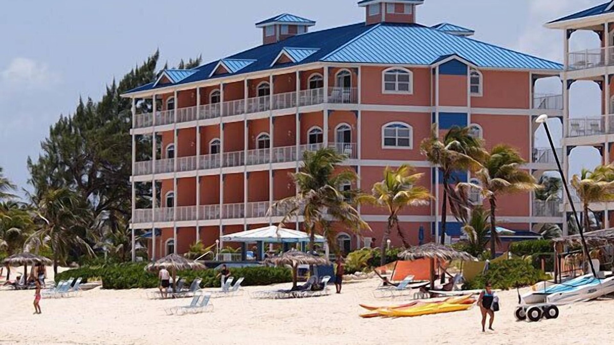 Colliers Bay Condo | 1BR/1BA Oceanfront Condo at Morritt's Grand on East End