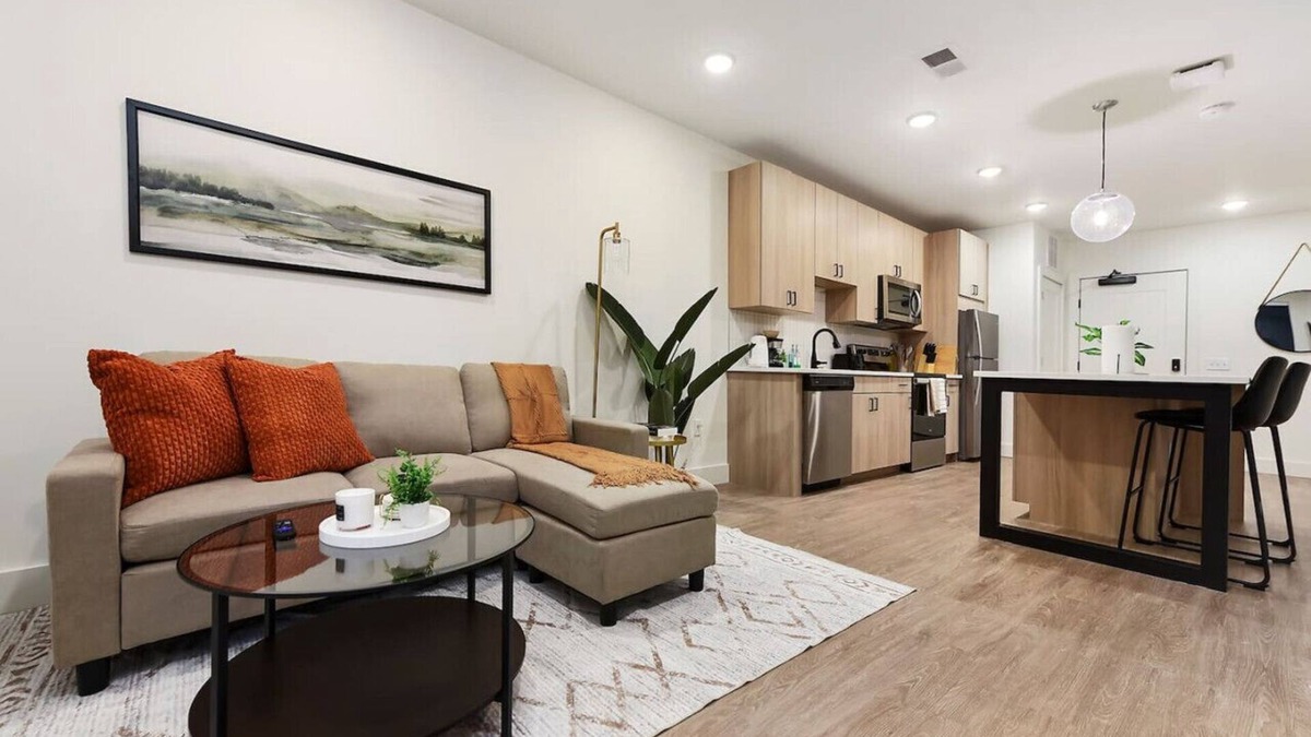 Friendship Apartment | 1BR/1BA with Gym Access Near UPMC & Carnegie Uni.