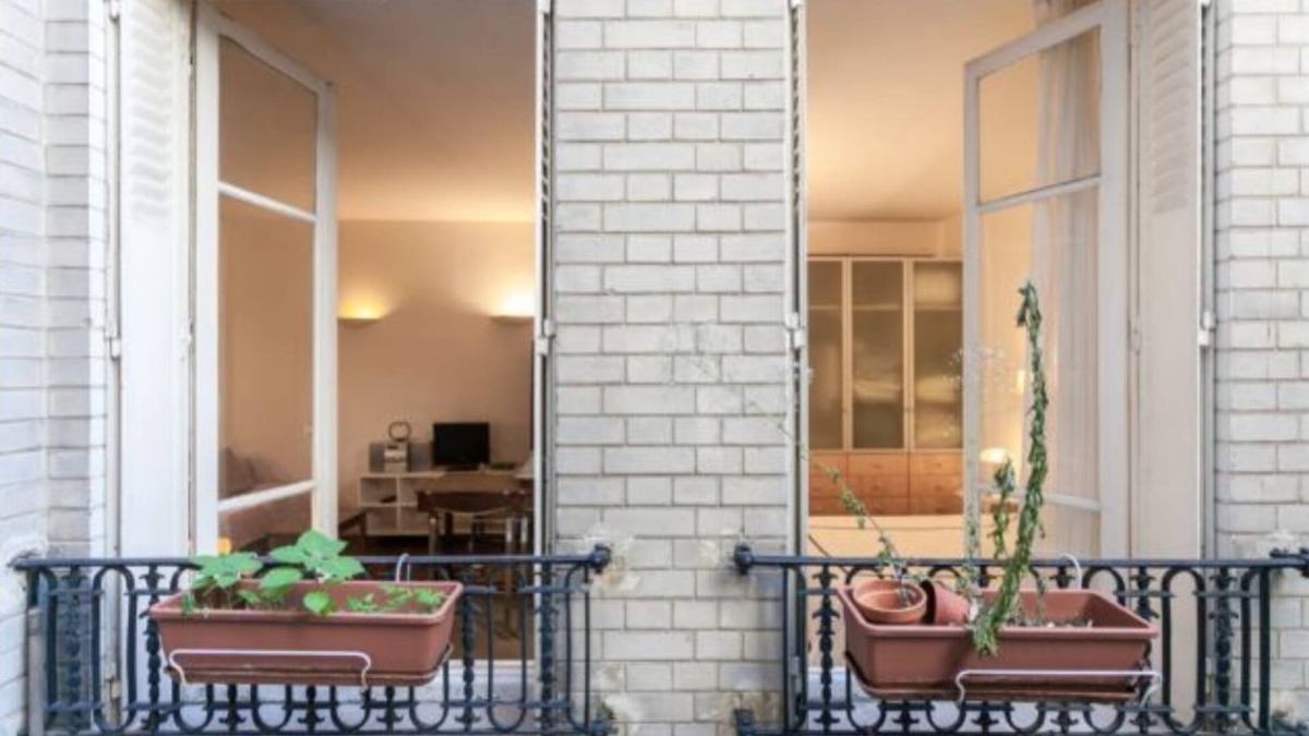 Quartier de l'Ecole-Militaire Apartment | 1br apartment on Blvd LaTour Maubourg with patio