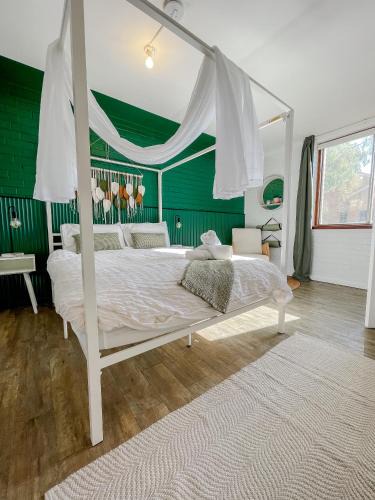 East Perth Apartment | 1BR Apartment with Free Parking near Perth CBD