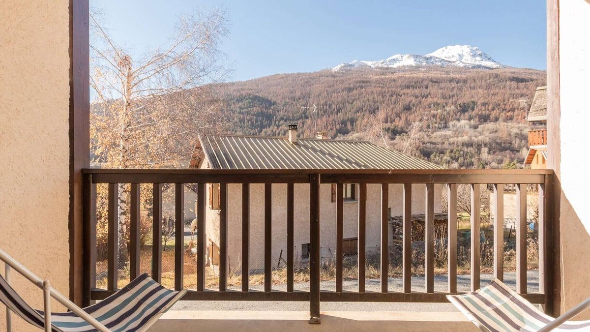 Forville Apartment | 1BR apartment with parking in Briançon