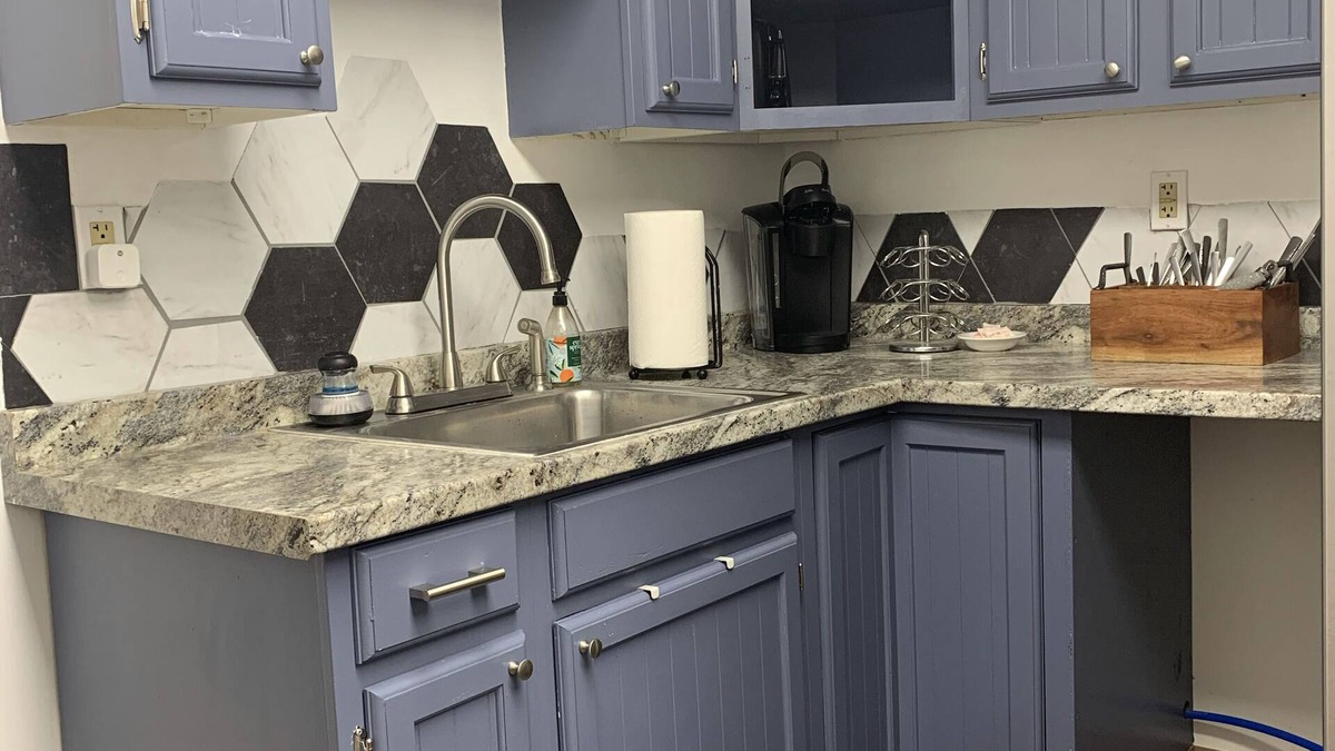 Carnegie Apartment | 1BR/apt. 15min from downtown, 20 to the airport!