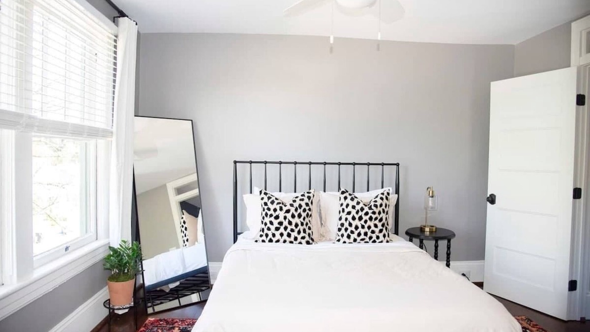 Roanoke House | 1BR Apt Views Galore! -Safe|Walkable|Food|Greenway