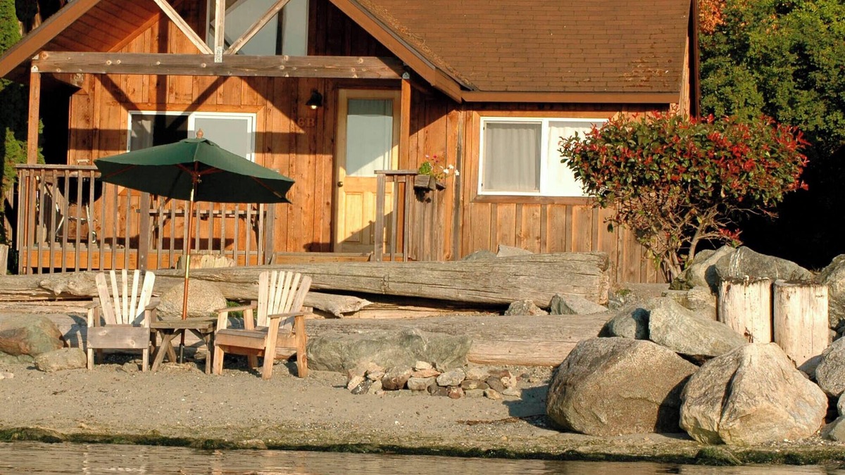 Eastsound Cabin | 1BR Beachfront Cabin directly on world class west-facing beach!