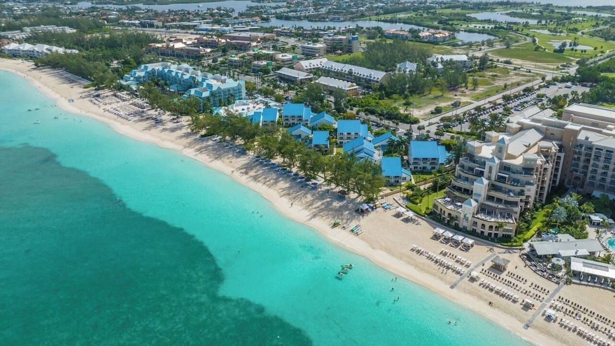 Seven Mile Beach Apartment | 1BR beachfront condo with direct beach access, between Ritz-Carlton & Westin