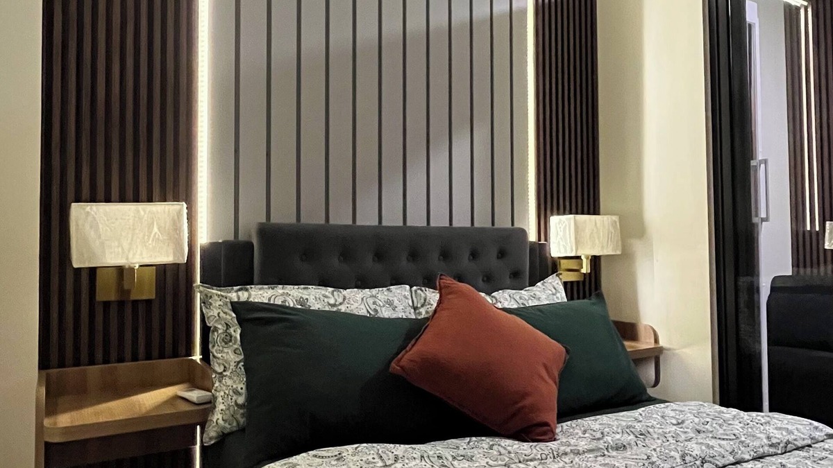 Paranaque Condo | 1BR Cozy Resort Condo Like 15 mins away to NAIA w Free Parking, WiFi, Balcony,
