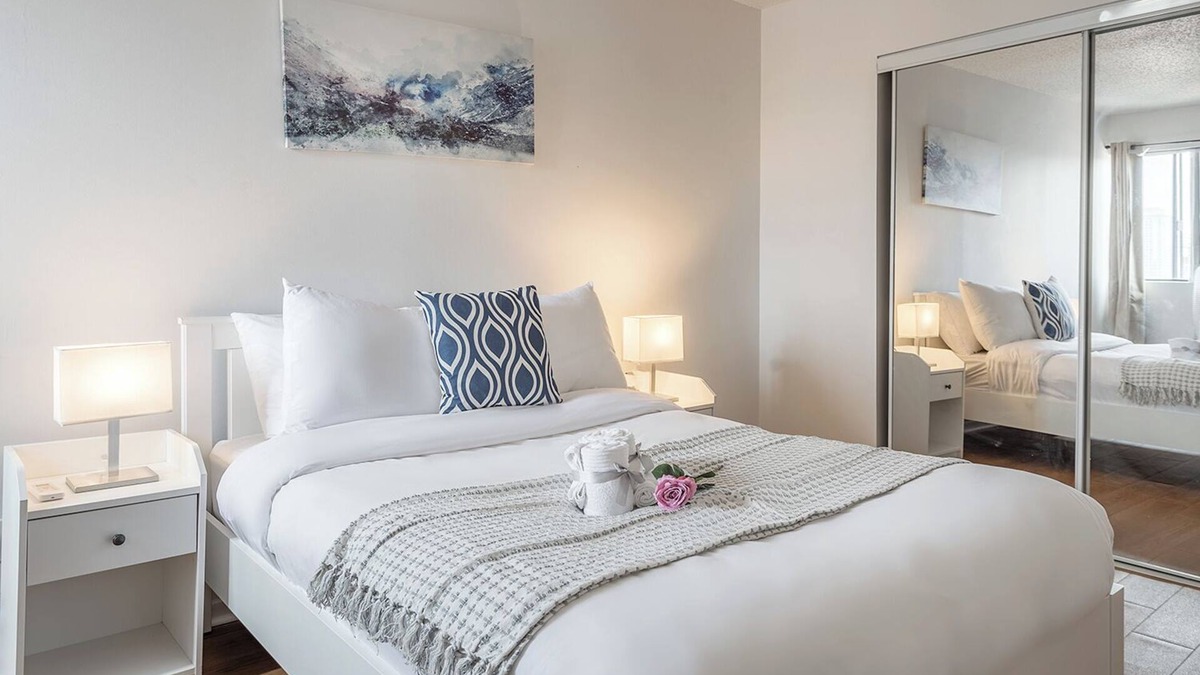 Quartier des Spectacles Apartment | 1BR Downtown MTL | Old Port