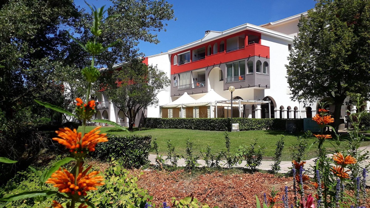 Lamalou-les-Bains Apartment | 1BR Flat with terrace, parking and wifi in Lamalou