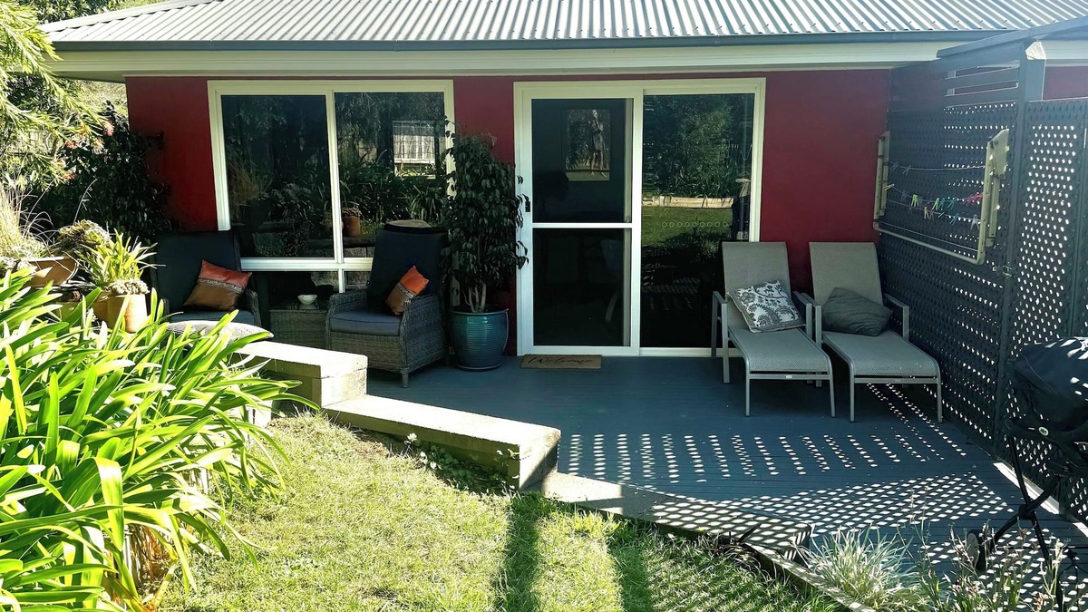 Milton Cottage | 1BR garden cottage on a large lot in heart of coastal Milton NSW. Dog friendly.