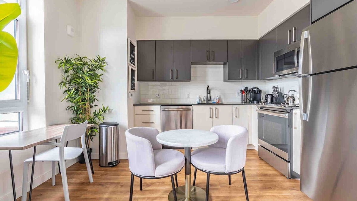 West Bellevue Apartment | 1BR | Gym, Rooftop, Views | Bellevue | Sophari B
