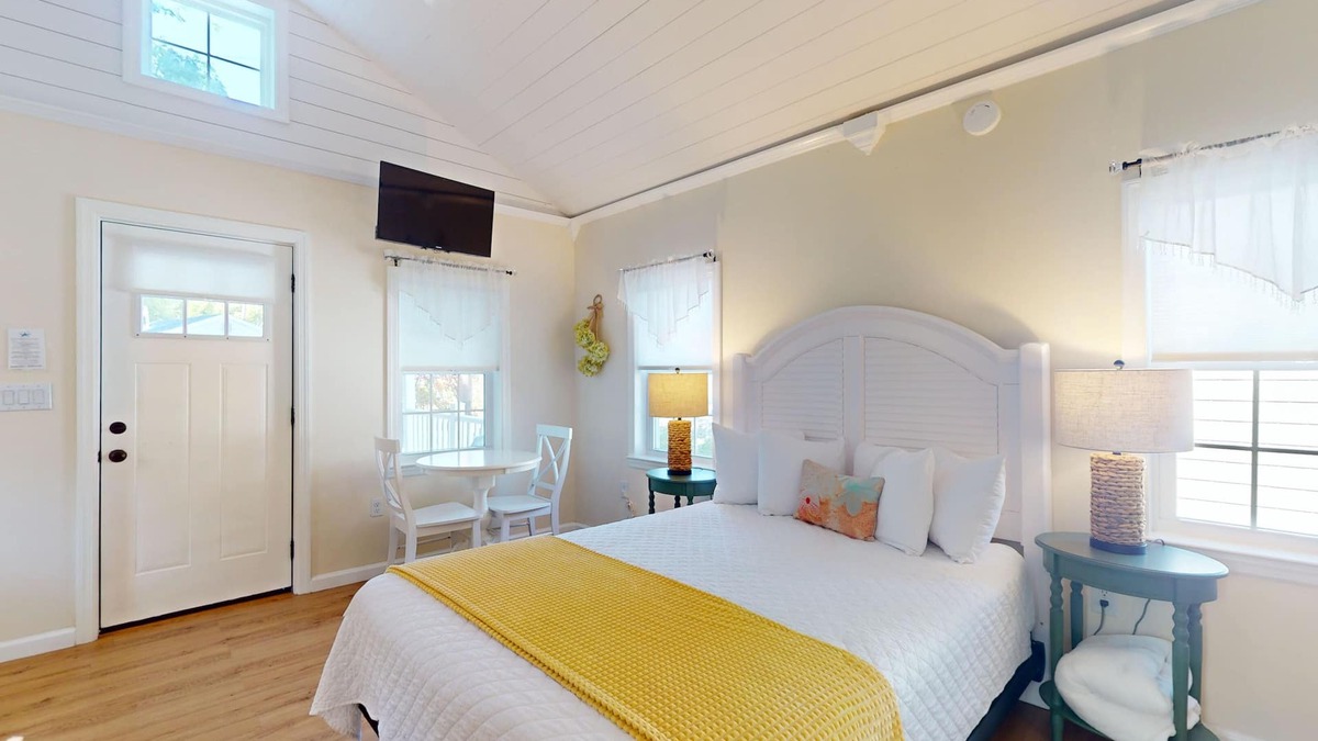Lower Township House | 1BR King Bed Sofa Bed Sleeps 4 POOL - 14