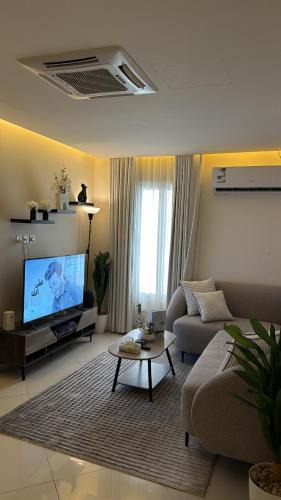 Al Ulaya Apartment | 1BR, Living Room, Olaya