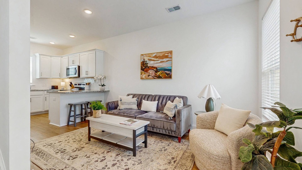 Goose Creek House | 1BR loft in Pet Friendly Resort w/pool, hot tub & parks