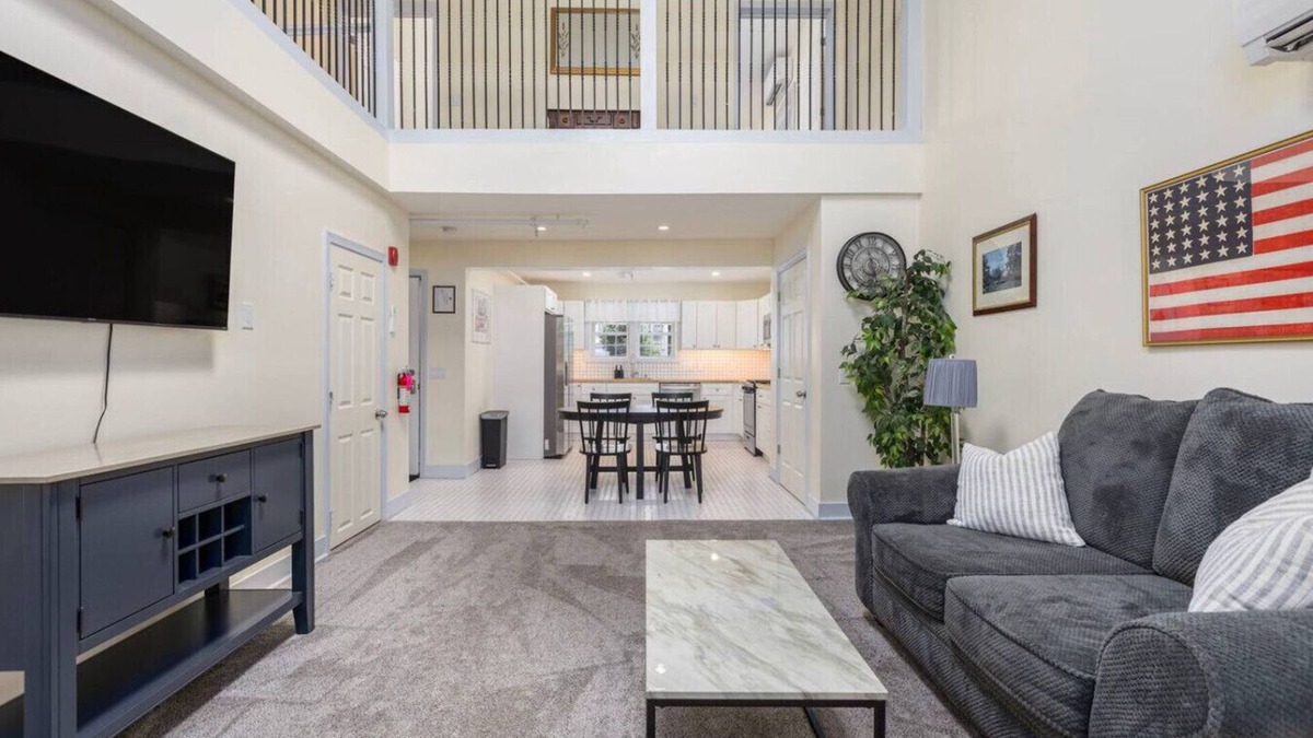 Off Broadway Apartment | 1BR Loft in the Heart of Newport with Parking!