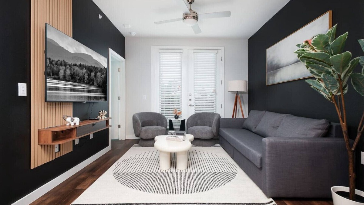 Southtown Apartment | 1BR Near Riverwlk & Conv Ctr with Prkng and Pool