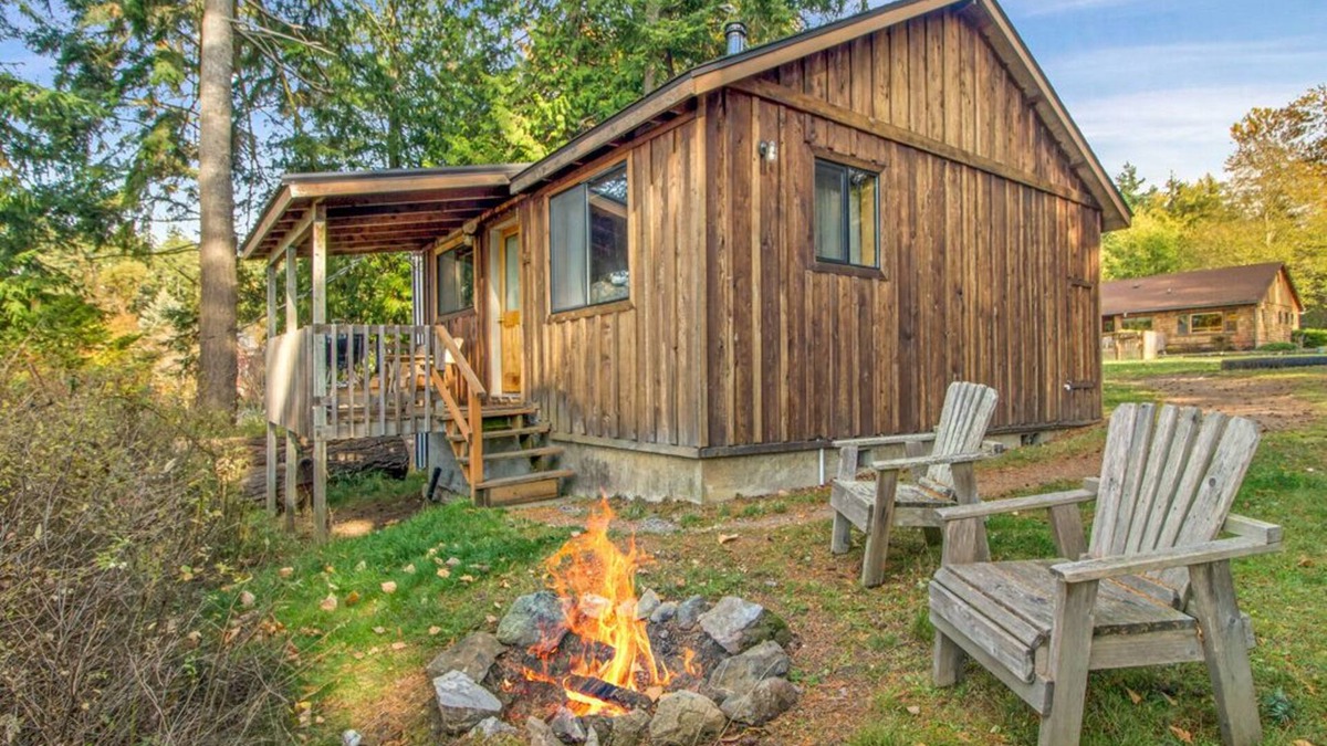 West Beach Cabin | 1BR Ocean View steps to prime west-facing beach and on-site cafe!