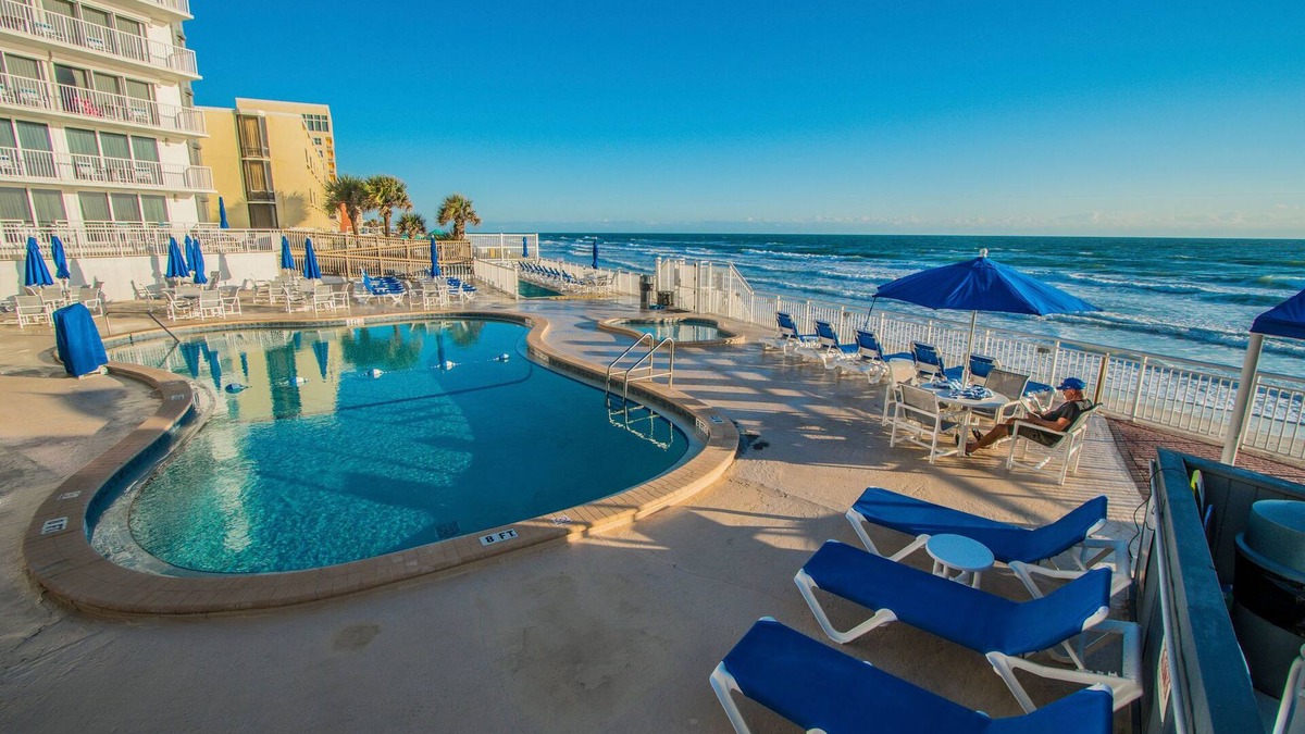 Daytona Beach Shores Condo | 1BR Oceanfront Condo w/Balcony & Kitchen