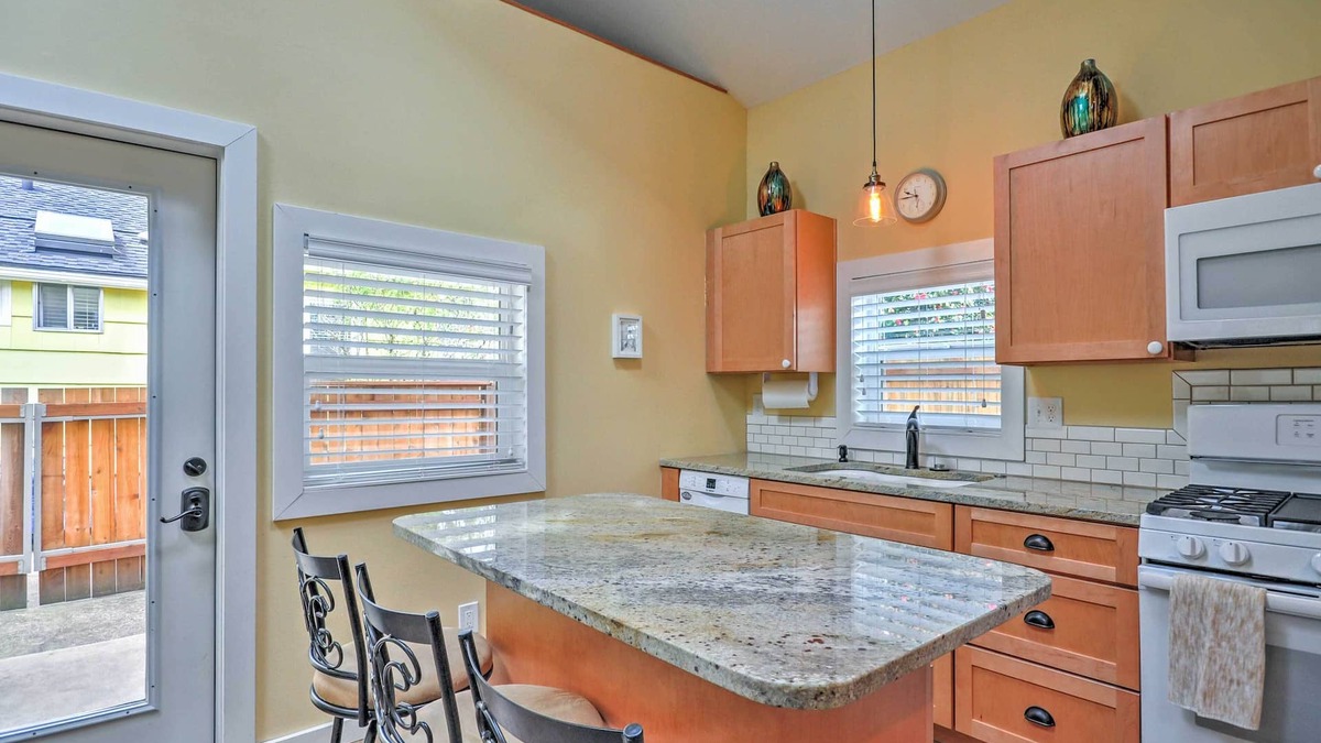Woodstock Cottage | 1BR Portland Cottage - Easy Downtown Access!