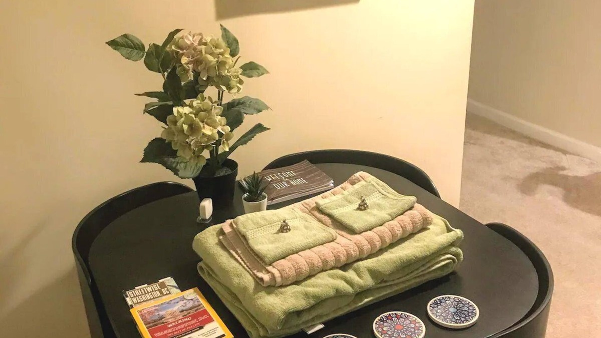 Park View Apartment | 1BR Queen Suite w/Parking & Fast Fiber Internet