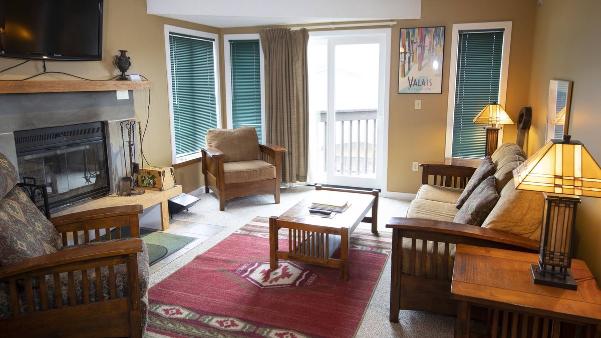 Ludlow Condo | 1br Ski-in, Ski-out With King Bed- Okemo Mtn Lodge 1 Bedroom Condo by RedAwning