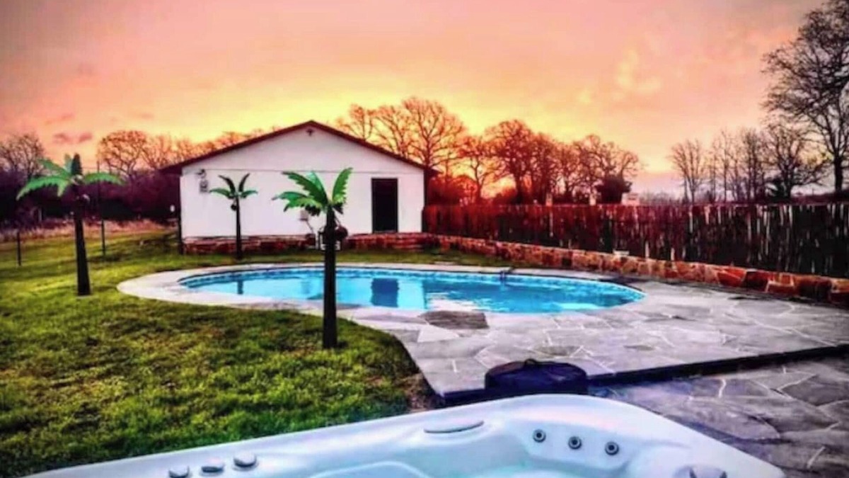 Myra Apartment | 1BR Studio | Pool | Hot tub | Outdoor space