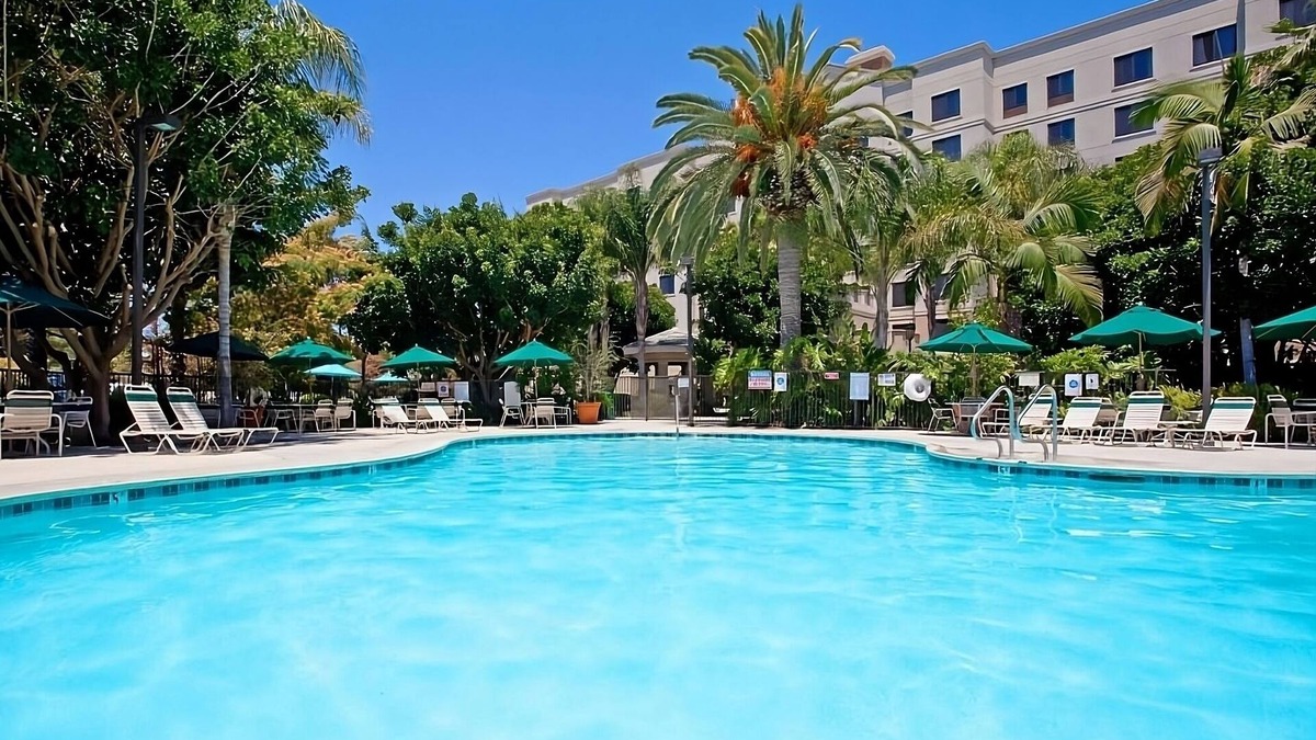 Anaheim Resort Resort | 1BR Suite w/Kitchen just 2 Miles from Disney Resort - Pets are Welcome