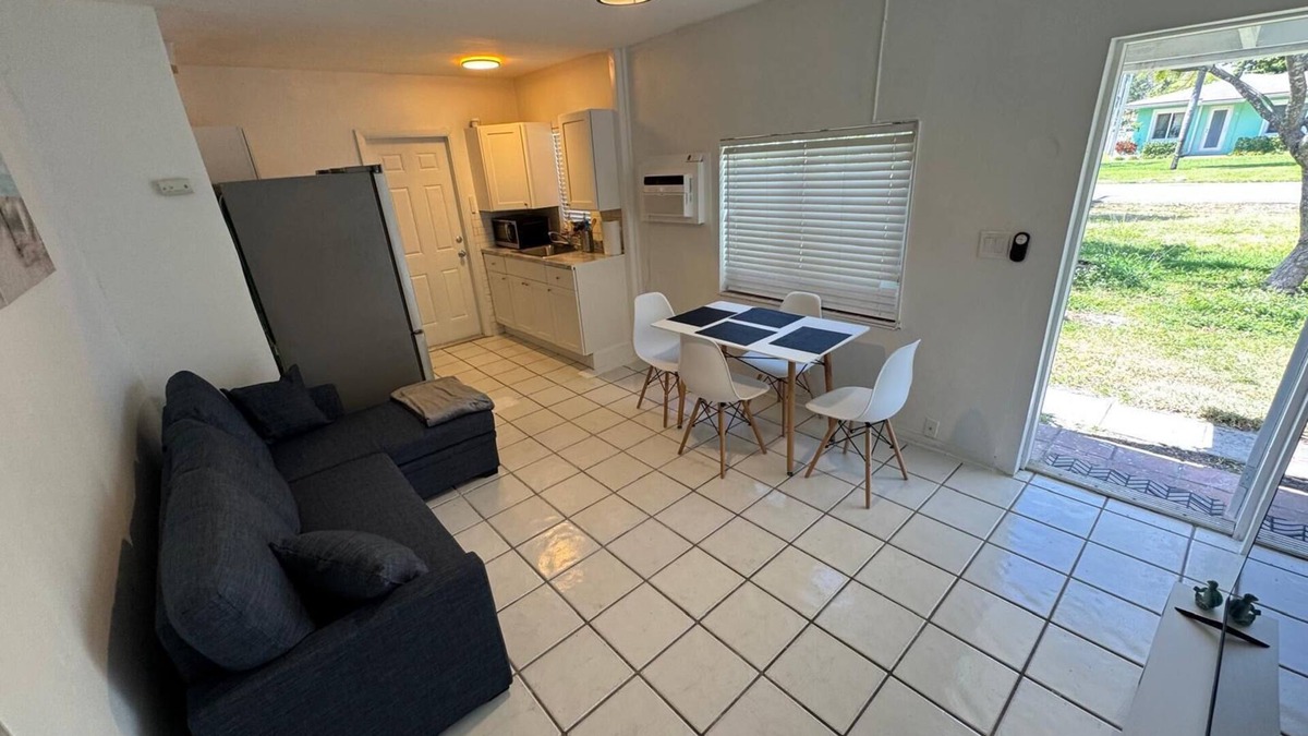 Lake Ridge Apartment | 1BR Traveler Favorite Walk to Beach