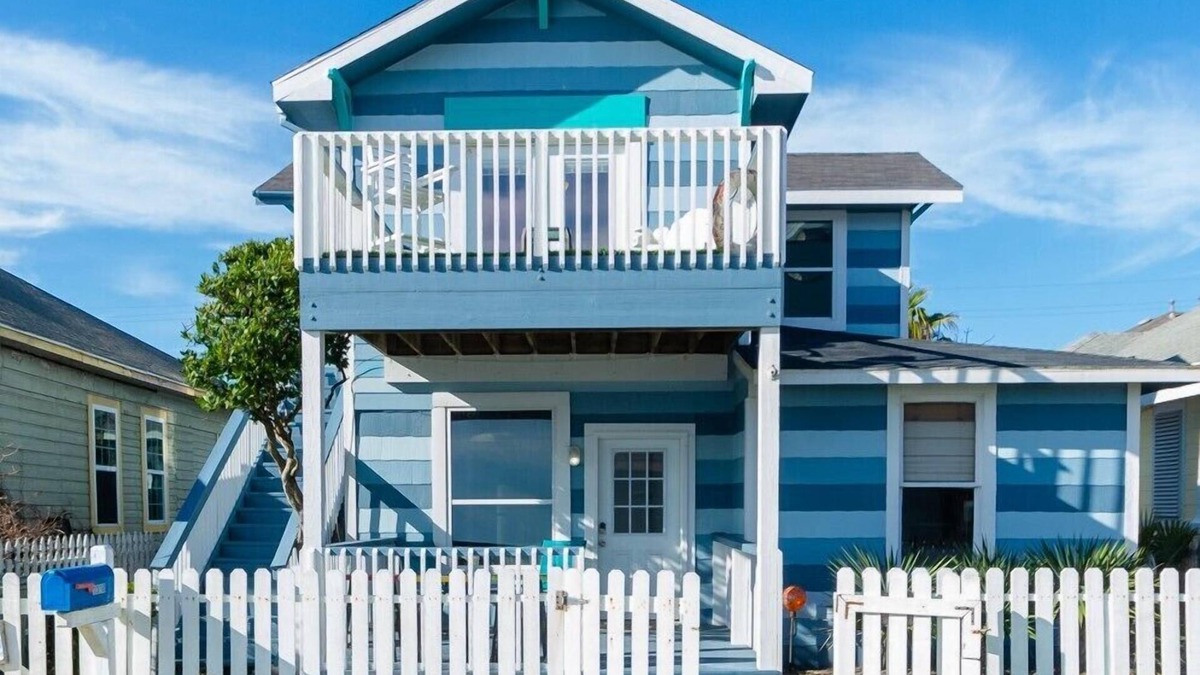 San Jacinto House | 1BR Upper Unit w/Private Deck & Gulf Views, Walk to Beach, Pier & The Strand!