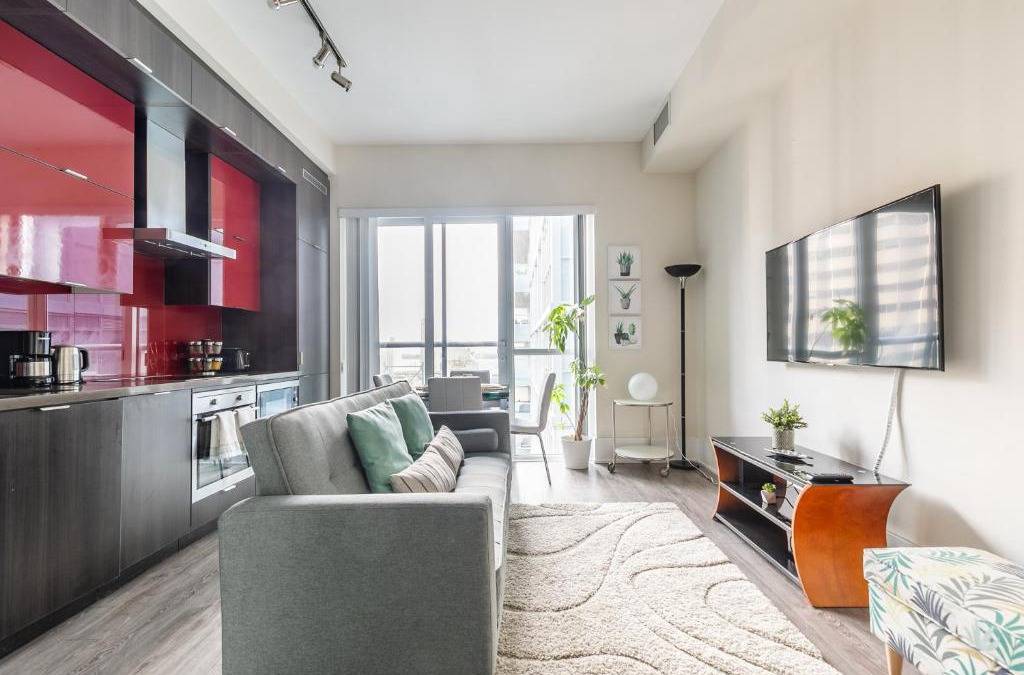 Toronto Entertainment District House | 1BR Upscale Loft with Netflix -& Stunning Views of CN Tower