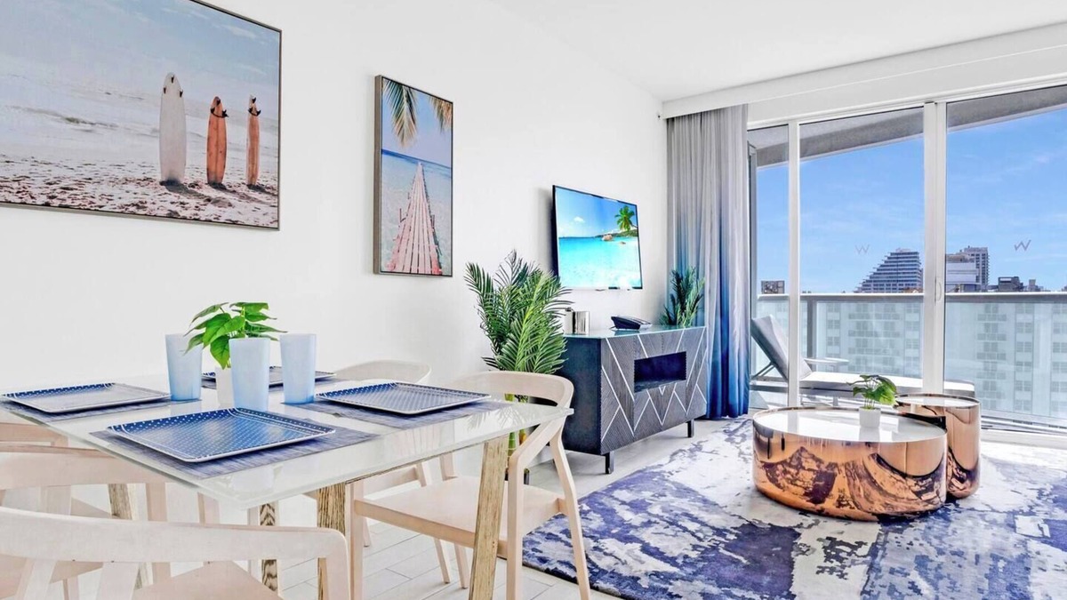 Central Beach Resort | 1BR W Residence, Great Intecoastal & City Skyline Views, Pool, Hot Tub