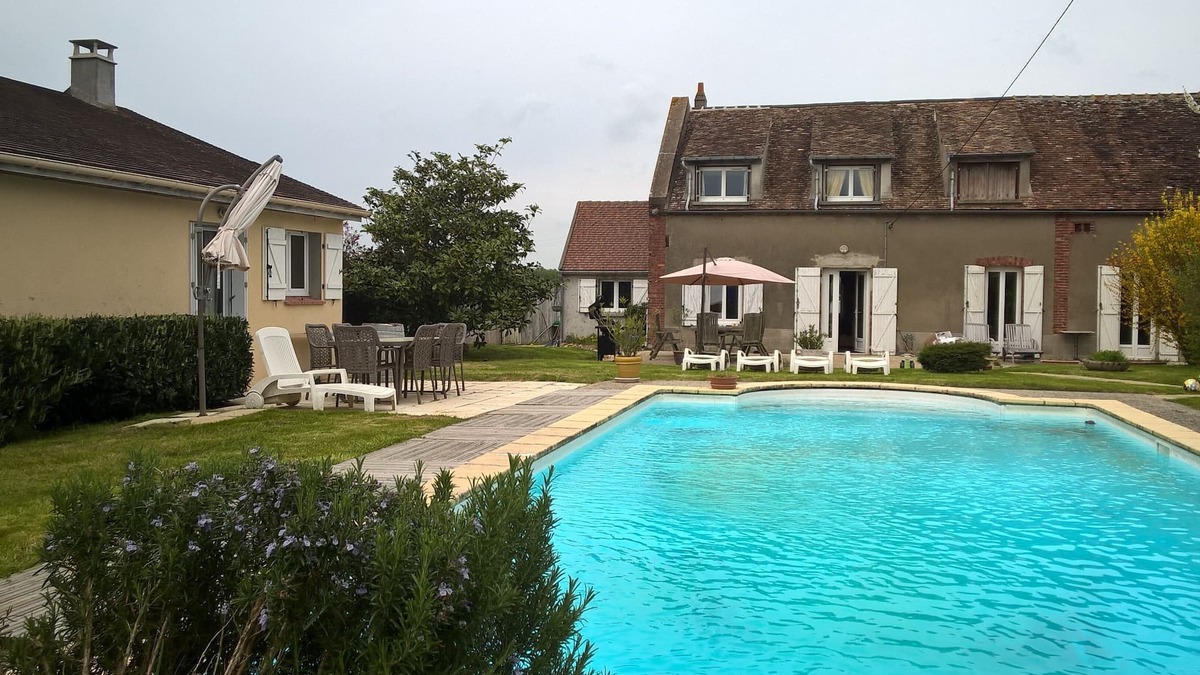 Ervauville Bed & Breakfast | 1h15 from Paris A6 farmhouse with garden Swimming pool - family - Pets accepted
