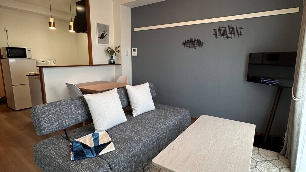 Maekawa Apartment | 1LDK 2 double beds 1 sofa bed WiFi available p/Nanjo Okinawa