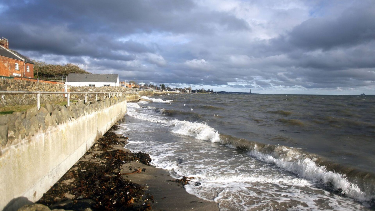 Whiteabbey House | 1m beside the sea - 10 mins to Belfast Coastguard Boat House, Stay Safe!