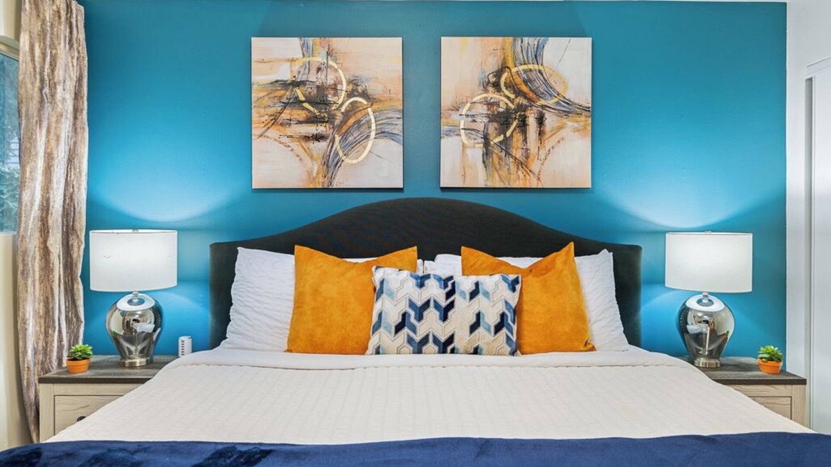West Bellevue Apartment | 1mi-Downtown Bellevue, W/D, Parking, 20min-Airportn